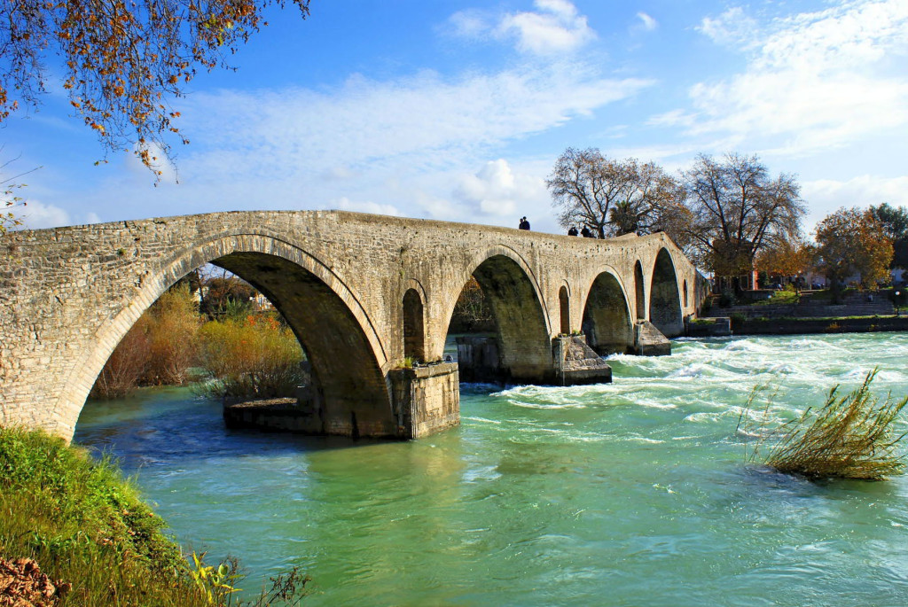 shutterstock_44058652_Old alike stone bridge_Fotor (1)
