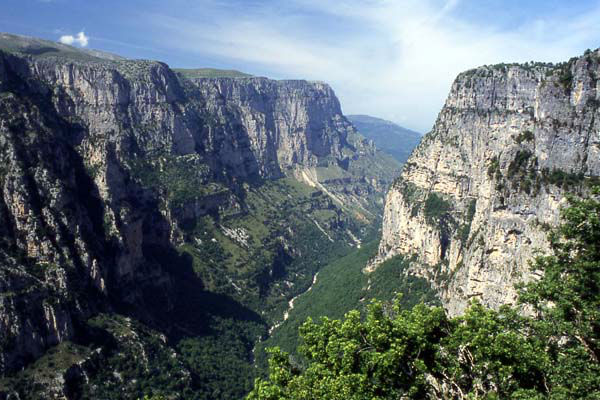 vikos aoos.